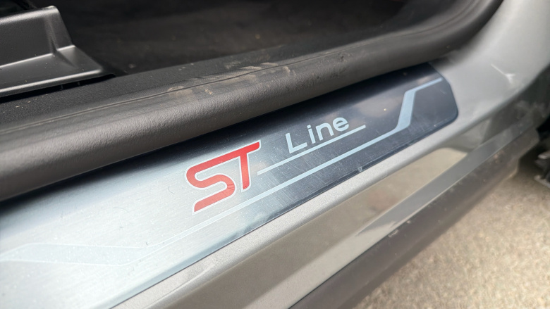 Ford Puma 1.0 EcoBoost Hybrid mHEV ST-Line X 5dr Petrol Hatchback